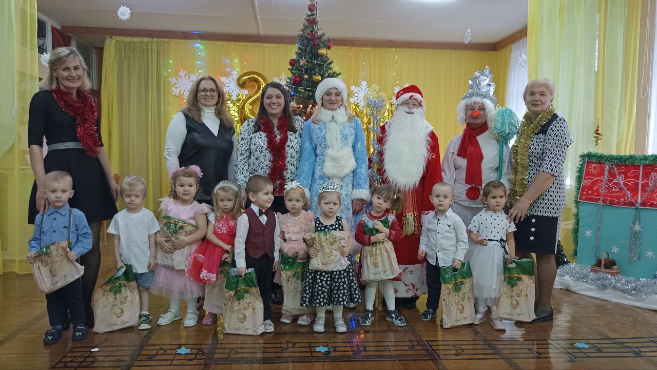 Новогодний праздник в первой младшей группе